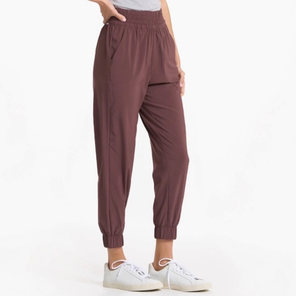 Vuori Villa Jogger in Chestnut Sz Medium | Lightweight Soft Performance Stretch